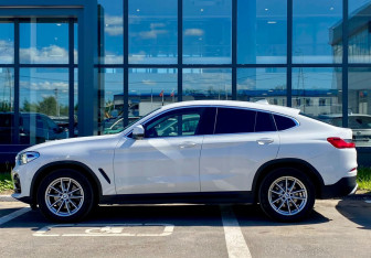 Подержанный автомобиль BMW X4 2019 года (8 фото)