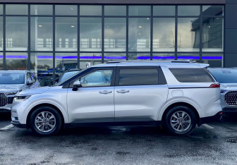 Подержанный автомобиль Kia Carnival 2021 года (8 фото)