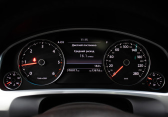 Подержанный автомобиль Volkswagen Touareg 2011 года (13 фото)
