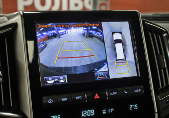 Подержанный автомобиль Toyota Land Cruiser Suv 2018 года (20 фото)