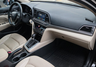 Подержанный автомобиль Hyundai Elantra Sedan 2018 года (7 фото)