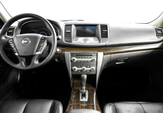 Подержанный автомобиль Nissan Teana 2012 года (10 фото)