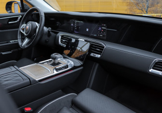 Подержанный автомобиль Hongqi E-HS9 2021 года (7 фото)