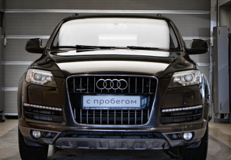 Подержанный автомобиль Audi Q7 2013 года (2 фото)