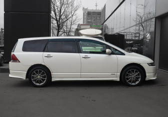 Подержанный автомобиль Honda Odyssey Compactvan 2004 года (4 фото)