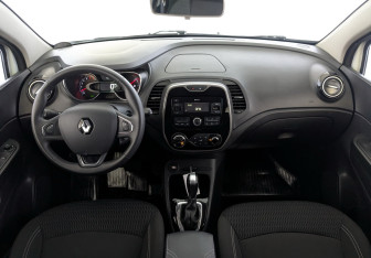 Подержанный автомобиль Renault Kaptur 2017 года (23 фото)