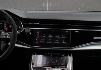 Подержанный автомобиль Audi Q8 2021 года (15 фото)