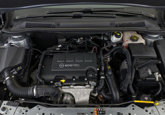 Подержанный автомобиль Opel Astra Hatchback 2012 года (9 фото)