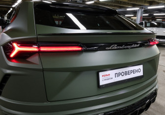 Подержанный автомобиль Lamborghini Urus 2020 года (27 фото)
