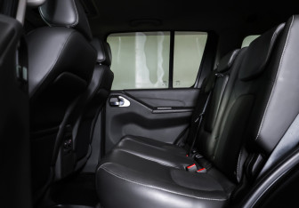 Подержанный автомобиль Nissan Pathfinder 2011 года (12 фото)