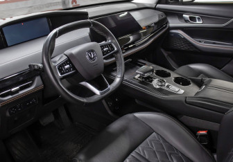 Подержанный автомобиль Changan UNI-K 2023 года (17 фото)