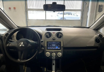 Подержанный автомобиль Mitsubishi Colt Hatchback 2005 года (11 фото)