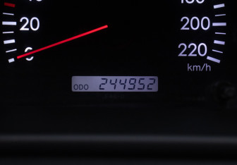 Подержанный автомобиль Toyota Corolla Hatchback 2005 года (12 фото)
