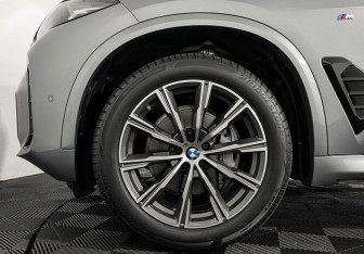 Подержанный автомобиль BMW X5 2024 года (7 фото)