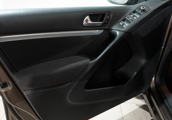 Подержанный автомобиль Volkswagen Tiguan 2014 года (19 фото)