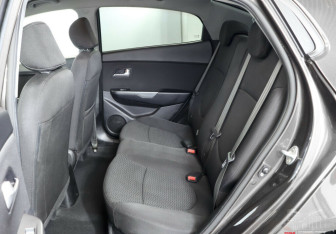 Подержанный автомобиль Kia Rio Sedan 2014 года (13 фото)