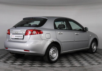 Подержанный автомобиль Chevrolet Lacetti Hatchback 2009 года (5 фото)