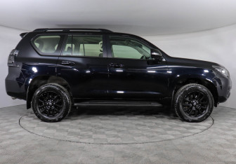Подержанный автомобиль Toyota Land Cruiser Prado 2022 года (4 фото)