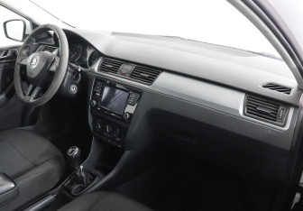 Подержанный автомобиль Skoda Rapid Liftback 2019 года (10 фото)