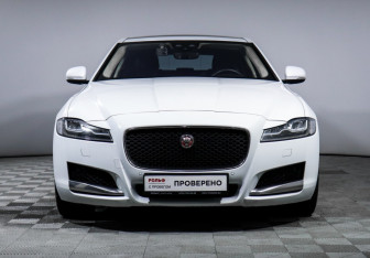 Подержанный автомобиль Jaguar XF Sedan 2018 года (2 фото)