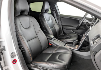 Подержанный автомобиль Volvo V40 Hatchback 2016 года (24 фото)