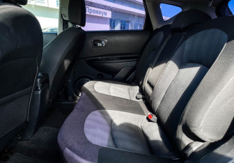 Подержанный автомобиль Nissan Qashqai 2010 года (10 фото)