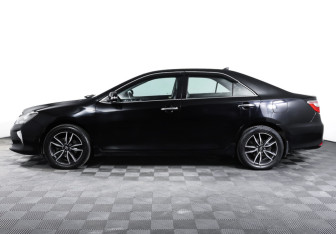 Подержанный автомобиль Toyota Camry Sedan 2017 года (8 фото)