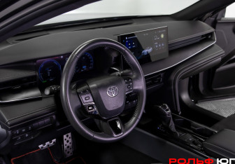 Подержанный автомобиль Toyota Camry Sedan 2024 года (10 фото)