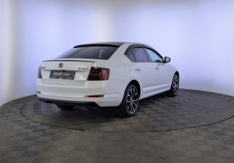 Подержанный автомобиль Skoda Octavia Liftback 2016 года (5 фото)