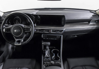 Подержанный автомобиль Kia K5 2020 года (11 фото)