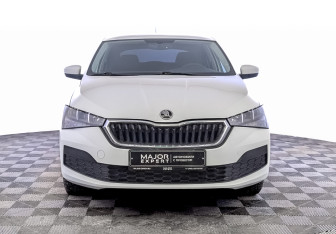 Подержанный автомобиль Skoda Rapid Liftback 2021 года (2 фото)