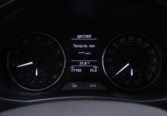 Подержанный автомобиль Skoda Fabia Hatchback 2012 года (12 фото)