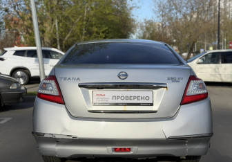 Подержанный автомобиль Nissan Teana 2011 года (6 фото)