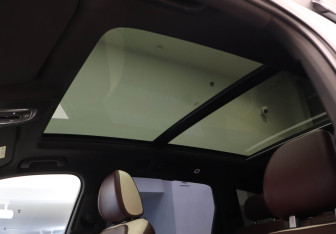 Подержанный автомобиль Audi Q7 2016 года (27 фото)