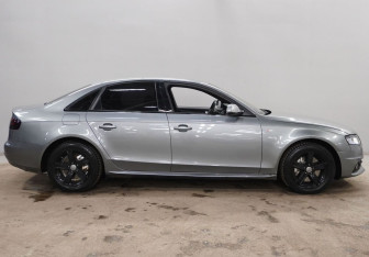 Подержанный автомобиль Audi A4 Sedan 2011 года (4 фото)