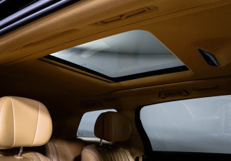 Подержанный автомобиль Voyah Dream 2023 года (19 фото)