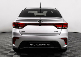 Подержанный автомобиль Kia Rio Sedan 2018 года (6 фото)