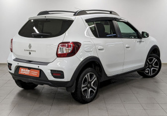 Подержанный автомобиль Renault Sandero 2021 года (5 фото)