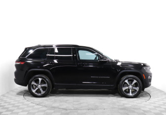 Подержанный автомобиль Jeep Grand Cherokee 2023 года (4 фото)