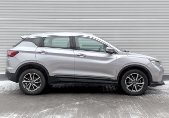 Подержанный автомобиль Geely Coolray 2022 года (4 фото)