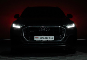 Подержанный автомобиль Audi Q8 2019 года (21 фото)