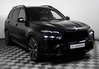 Подержанный автомобиль BMW X7 2023 года (3 фото)
