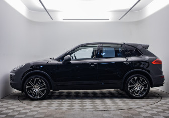 Подержанный автомобиль Porsche Cayenne 2015 года (8 фото)