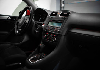 Подержанный автомобиль Volkswagen Golf Hatchback 2011 года (25 фото)