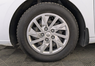 Подержанный автомобиль Hyundai Elantra Sedan 2021 года (12 фото)