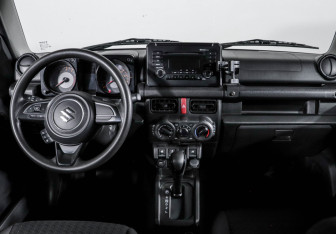 Подержанный автомобиль Suzuki Jimny 2019 года (12 фото)