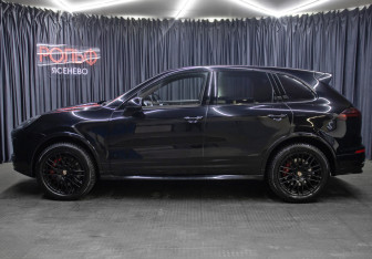 Подержанный автомобиль Porsche Cayenne 2015 года (8 фото)