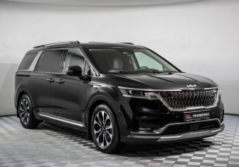 Подержанный автомобиль Kia Carnival 2022 года (3 фото)
