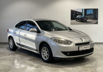 Подержанный автомобиль Renault Fluence 2010 года (3 фото)