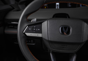 Подержанный автомобиль Changan UNI-V 2024 года (15 фото)